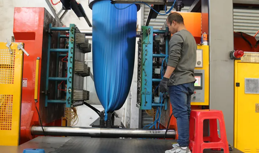 Differences and Similarities between Injection Blow Molding and Extrusion Blow Molding Find