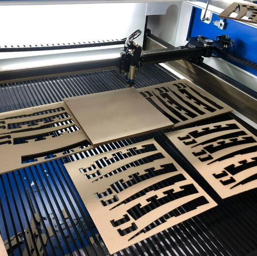 Lasermachine Voor Het Snijden En Graveren Van Markeringen - Lasersnijden offerte? Voet-Lasercutting.be thumbnail